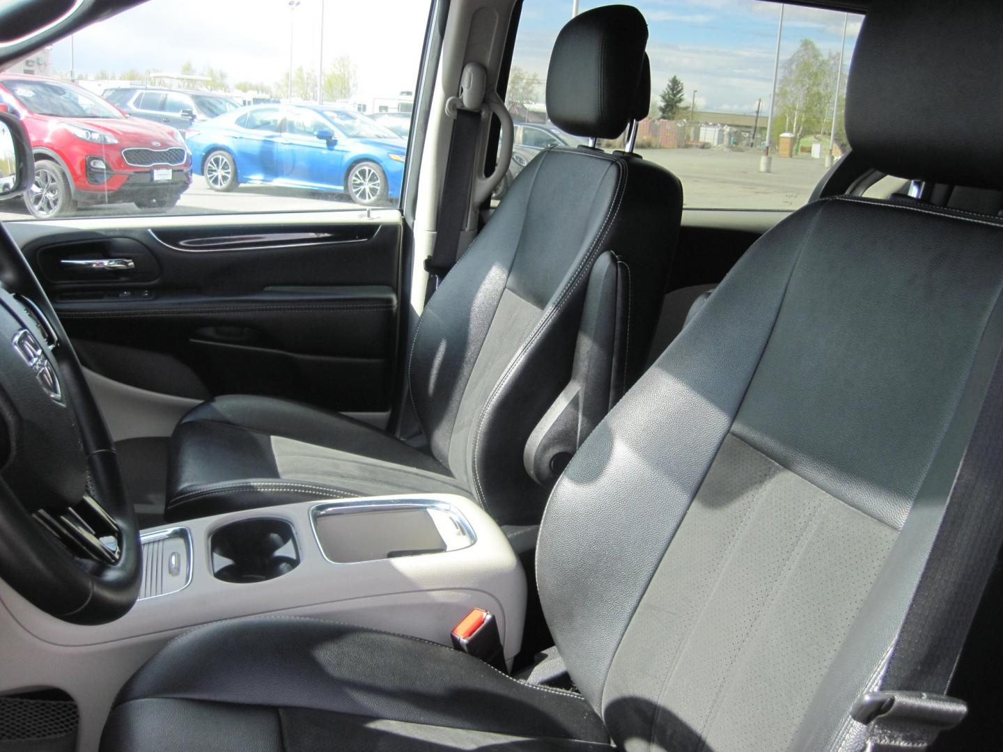 2019 silver /black Dodge Grand Caravan SXT (2C4RDGCG8KR) , located at 9530 Old Seward Highway, Anchorage, AK, 99515, (907) 349-3343, 61.134140, -149.865570 - Photo#13